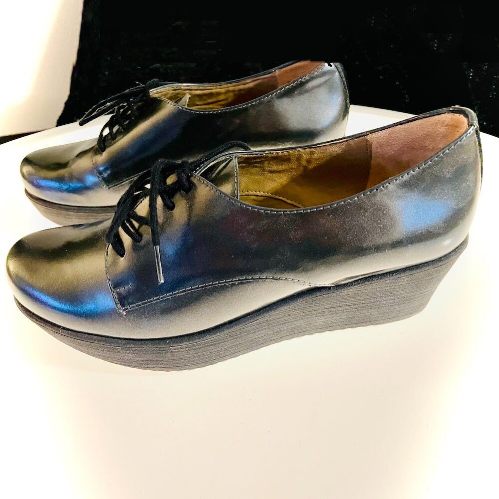 NEW Unisa round toe, lace up, Italian loafers in grey patent leather wedge shoes